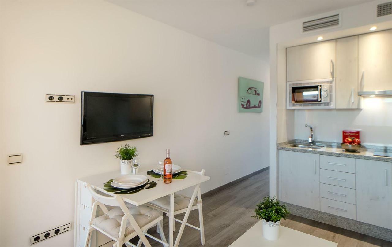 Apartamento Los Tres Soles Apartment Malaga Exterior photo